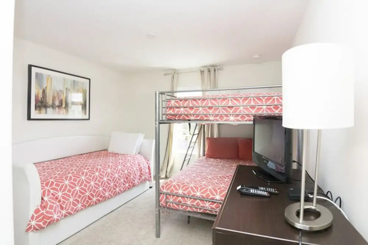 Room 3 of 27