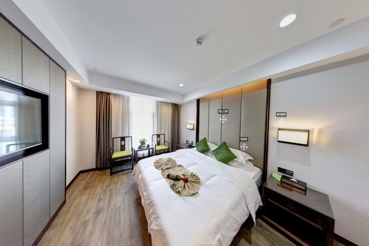 Room 32 of 35