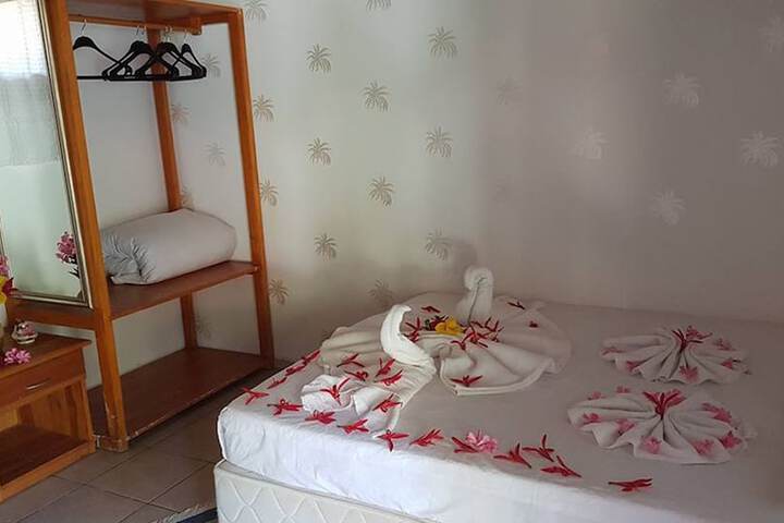 Room 3 of 102