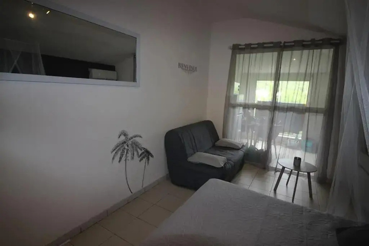 Room 4 of 6
