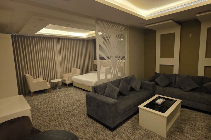 Room 10 of 24