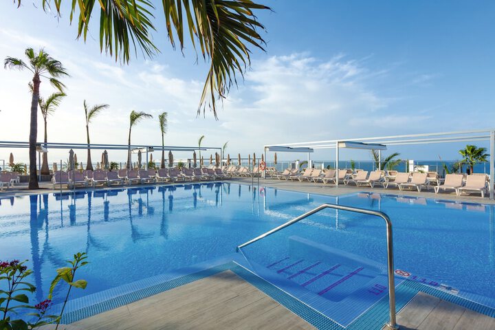 Hotel Pool