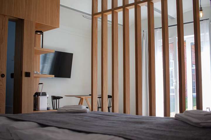 Room 10 of 31