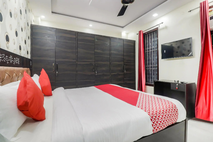 Room 2 of 5