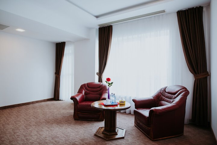 Room 32 of 57
