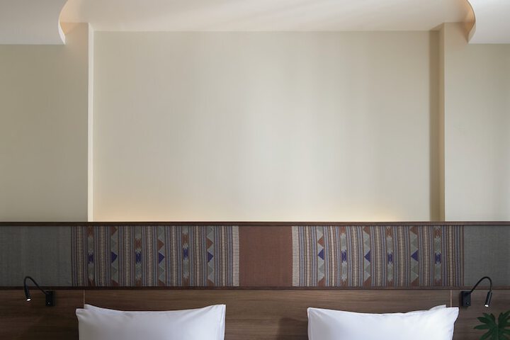 Room 9 of 42