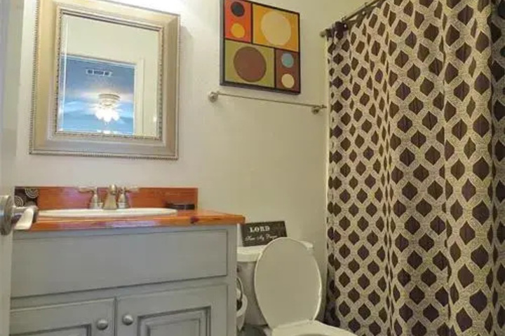 Room 4 of 11