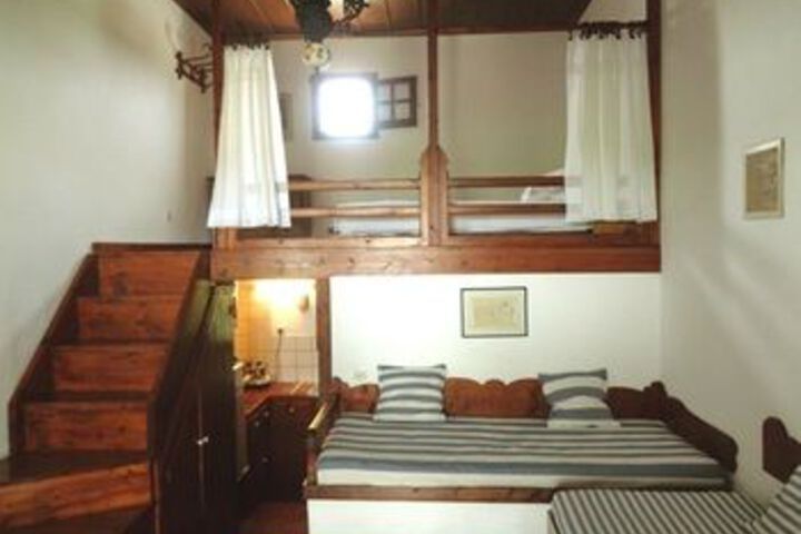 Room 10 of 28