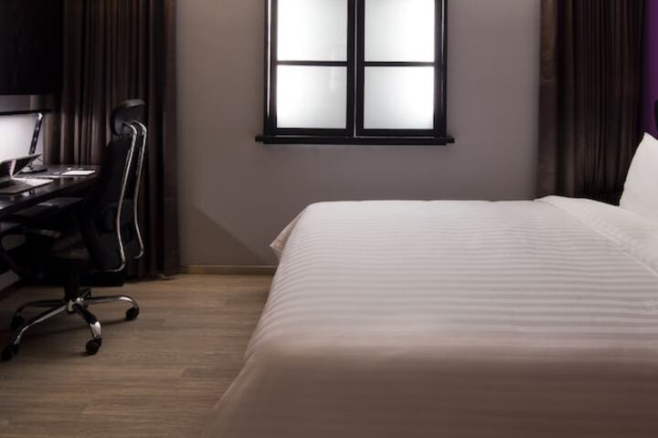 Room 28 of 69