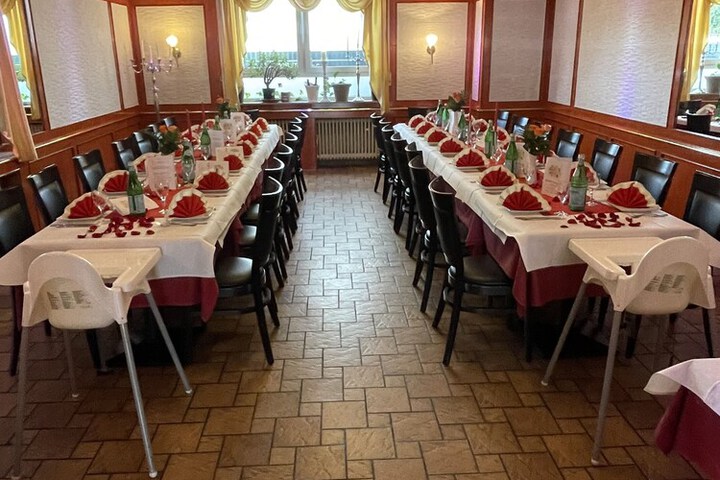 Dining 24 of 34