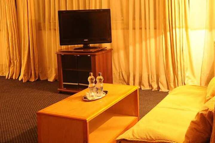 Room 7 of 11