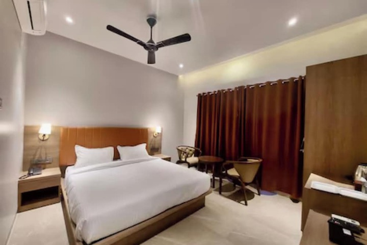 Room 9 of 29