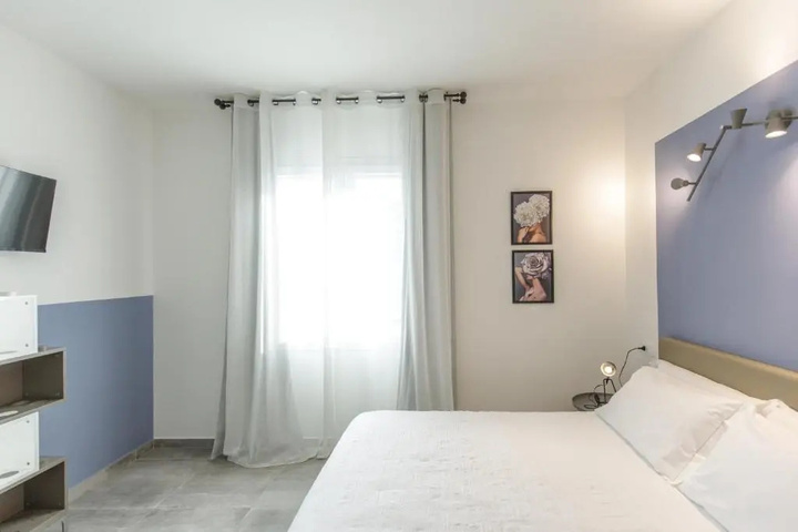 Room 2 of 5