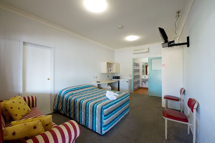 Room 10 of 25