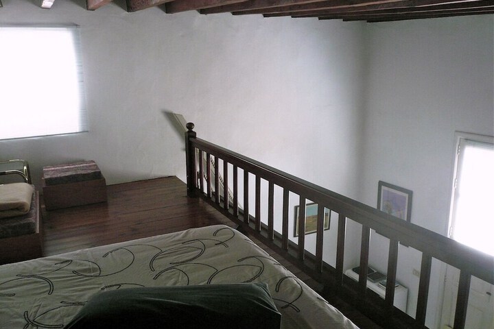 Room 6 of 10