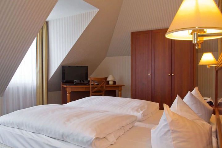 Room 6 of 41