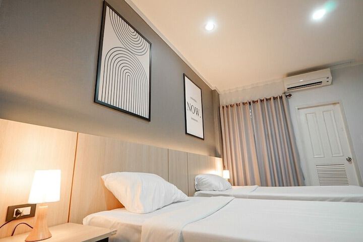 Room 18 of 28