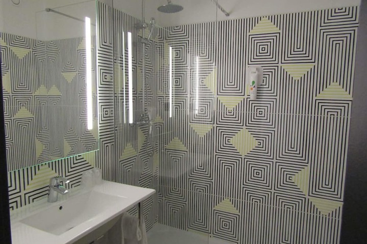 Room 13 of 36