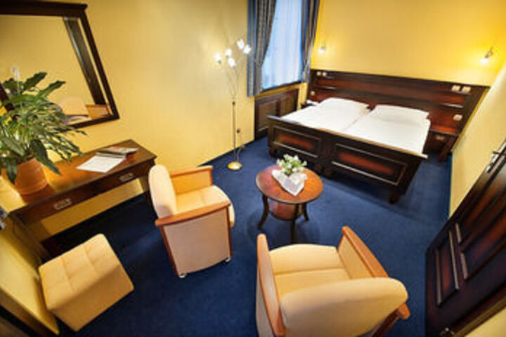 Room 10 of 34