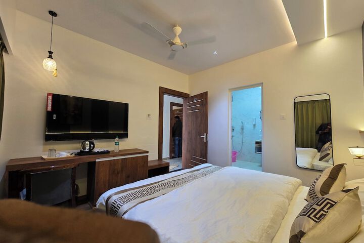 Room 8 of 20