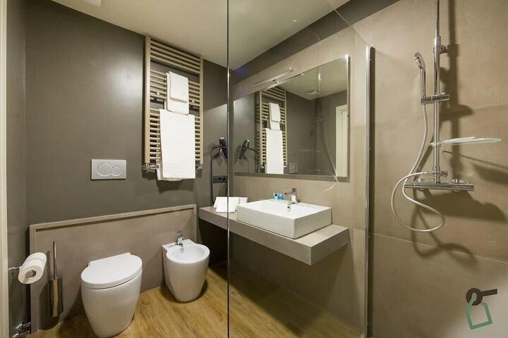 Room 8 of 22