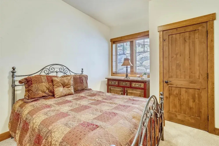 Shock Hill Retreat 4 Bedroom Townhouse by RedAwning