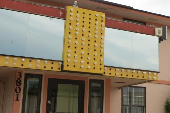 Exterior of HOLLYWOOD INN & SUITES