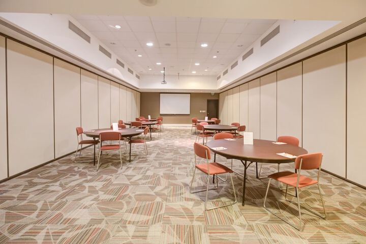 Ballroom/Hall 134 of 201
