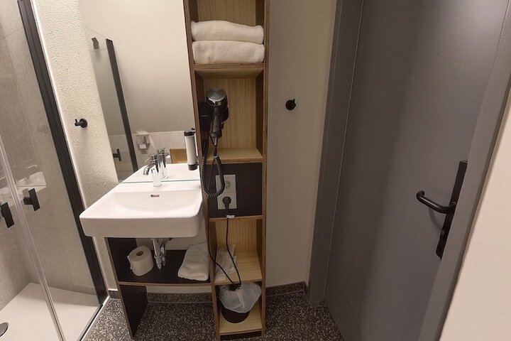 Room 72 of 93