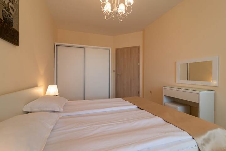 Room 4 of 27