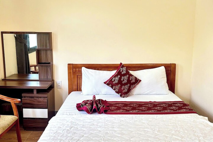 Room 6 of 18