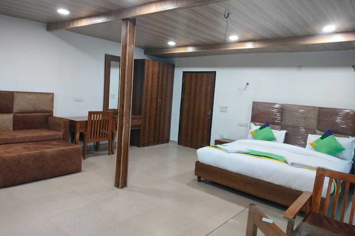 Room 3 of 8