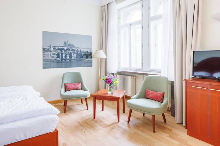 Room 21 of 34