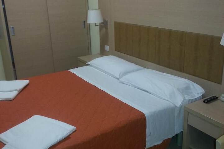 Room 4 of 26