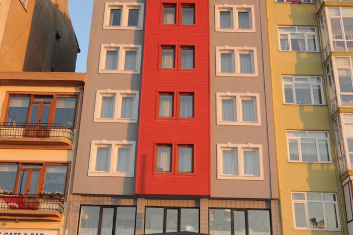 Exterior of Hotel Limani