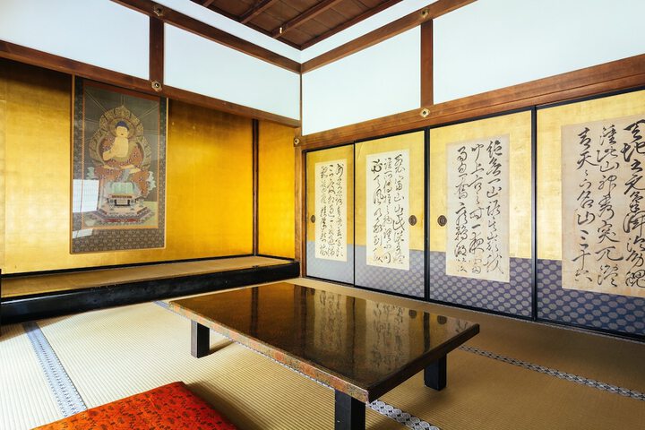 Room 10 of 100