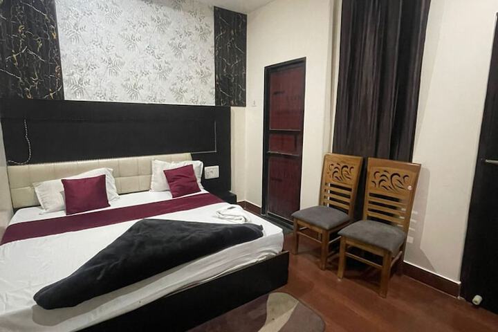 Room 4 of 18