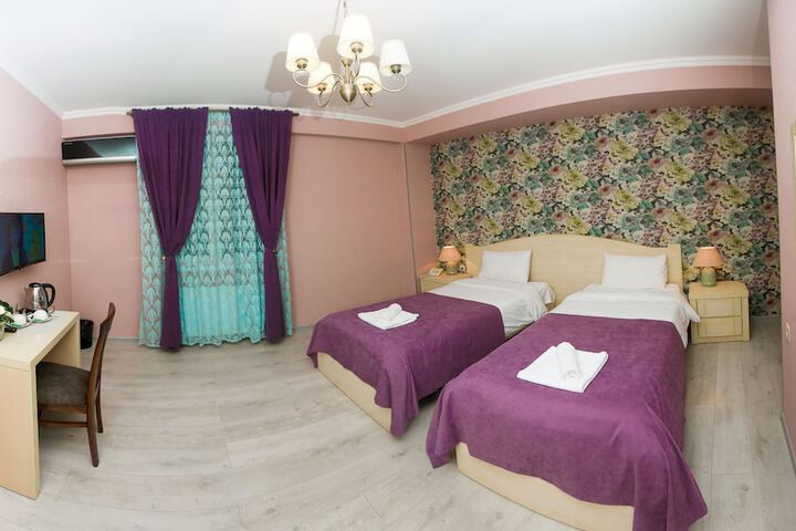 Room 6 of 37