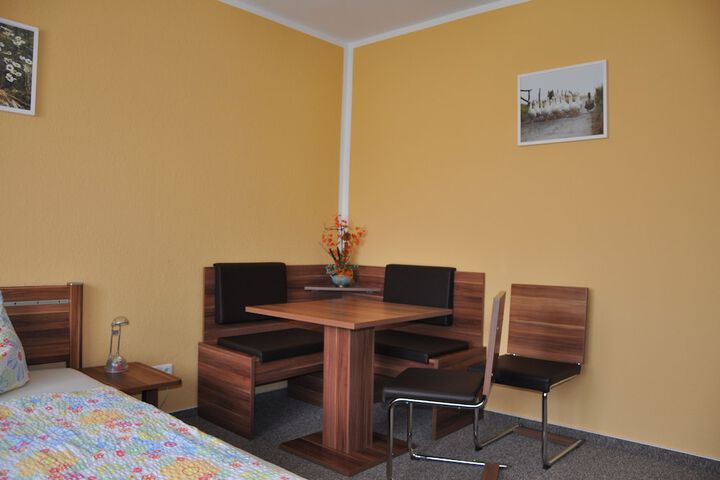 Room 4 of 16