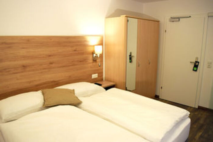 Room 84 of 136