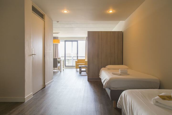 Room 3 of 45