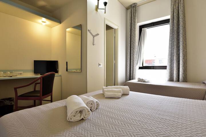 Room 16 of 44