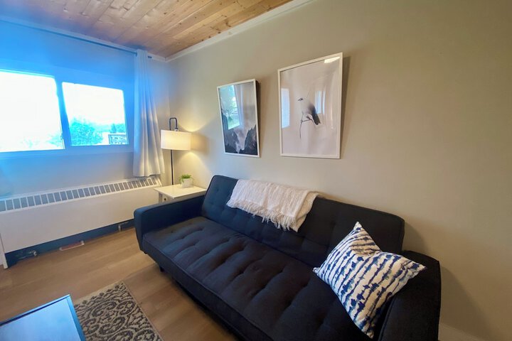 Room 17 of 36