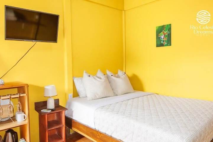 Room 8 of 18