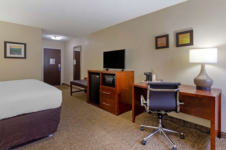 Room 13 of 28