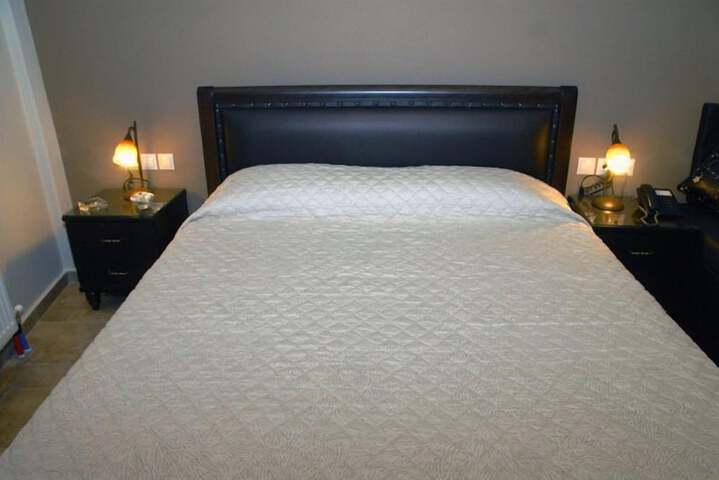 Room 3 of 37