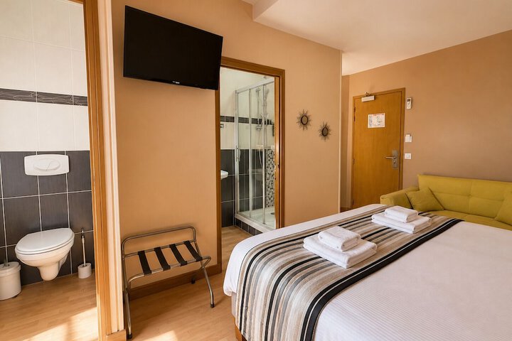 Room 27 of 62