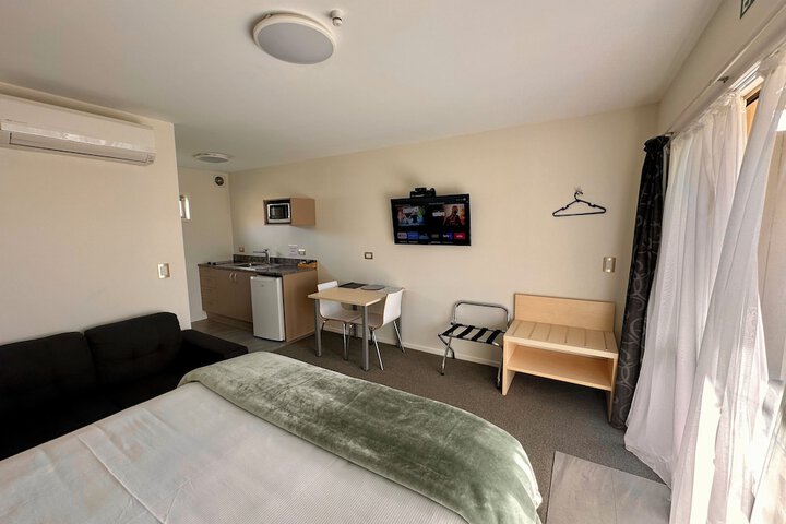 Room 5 of 64