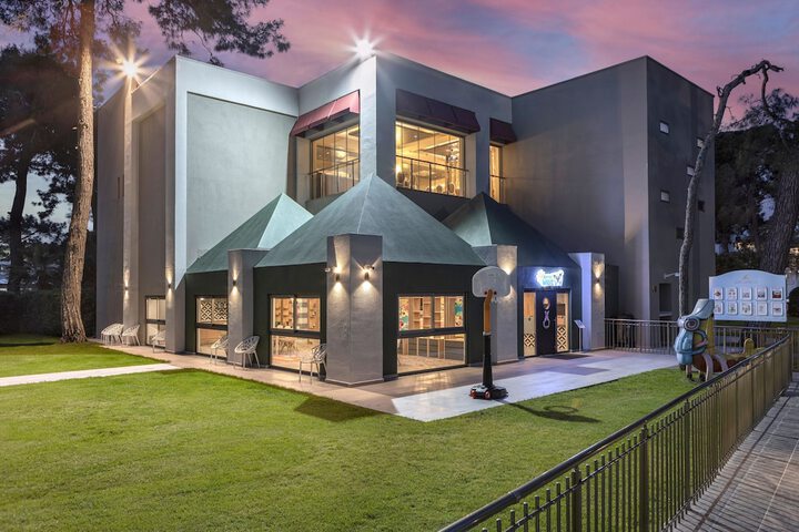 Hotel 408 of 417