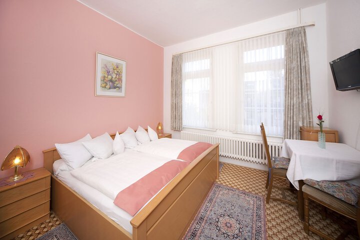 Room 3 of 39